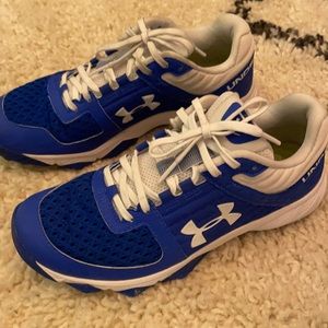 Boys Youth turf cleats. Color blue size 6